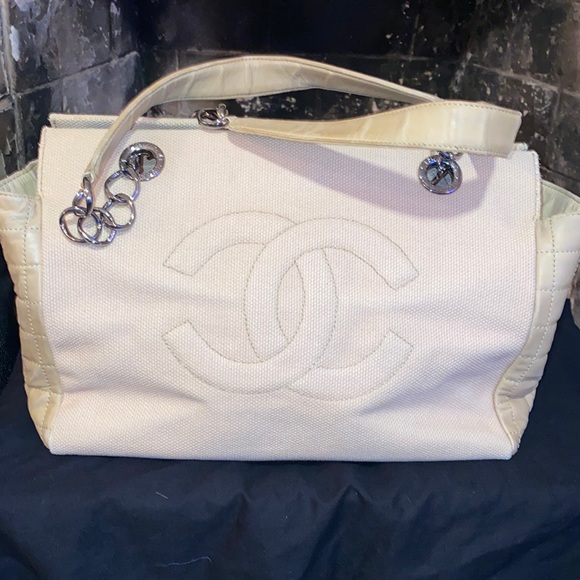 CHANEL Handbags - Chanel tote 👜